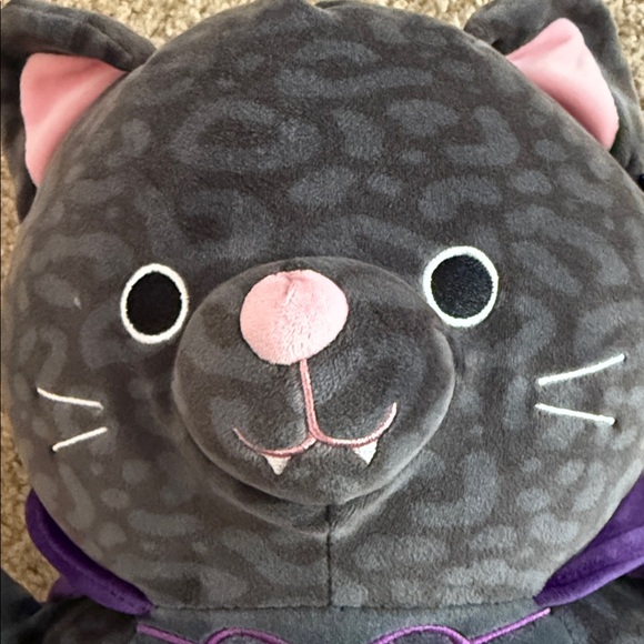 Squishmallows Hug Mees Xiomara Vampire Cat Plush Gray Purple Cape Halloween 16” - Picture 3 of 8